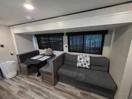 Stay at The Rusty Hooker a Cozy Camper in Perry Fl Отели в г. Перри