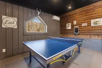 Spacious Entertainment Room and Cozy Atmosphere - Charming Cedar Retreat Hotels in Pulaski County