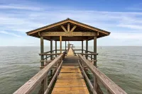 Contemporary Condo w/ Fast WiFi, Shared Pool, Pool Spa, Tennis, & Boat Dock Hotels in Aransas County
