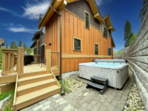 Ski in/Out Access and Private Hot Tub - Stunning Mountain Sanctuary