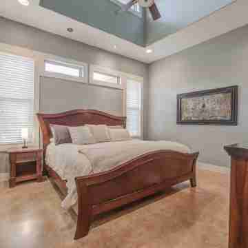 Spacious Acres with Wi-Fi and Free Parking - Charming Serene Retreat Rooms