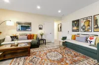 Chic Retreat - Big Apple Vibe, Parking, Dining, Shopping Hotels in Lake Geneva