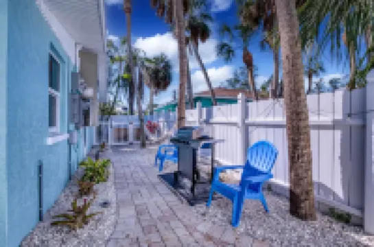 Hot Tub, Hammock, Outdoor Shower and Fire Pit - Luxurious Oasis