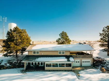 Panoramic Rocky Mountain View and Unique Services - Spacious Cozy Retreat Отели в г. Шеридан