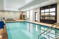 La Quinta Inn and Suites by Wyndham Lincoln - Pools