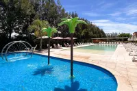 Howard Johnson by Wyndham Funes - Pools