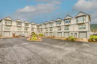 Ocean View Balconies and Spacious Living - Charming Coastal Retreat