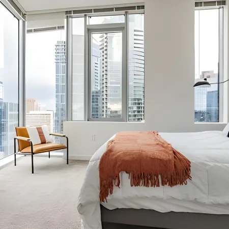2BR+Den Penthouse | Gym, Pool |Bellevue| Sophari A