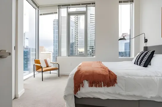 2BR+Den Penthouse | Gym, Pool |Bellevue| Sophari A