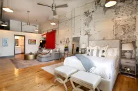 Modern Kitchen and Smart TV Experience - Stylish Tranquil Loft Hotels in Knox County