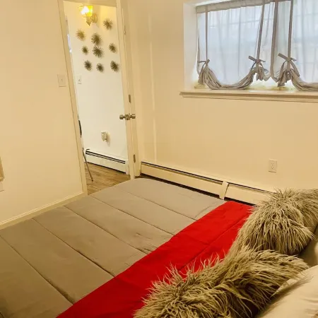 Lovely Cozy 2 Bedroom Apartment