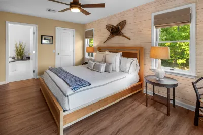 Breathtaking Lake Views and Hot Tub - Amazing Family Retreat Hotel in zona Long Island, Lake George, NY