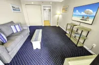 WOW Coastal Charm With Beachfront Access and pools 默特爾海灘住宿飯店