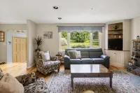 Private Hot Tub and Stargazing Oasis - Cozy Contemporary Escape