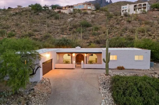 Family Friendly Modern Foothills Pool Hot Tub Sleeps16