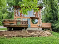 Bluegrass Highway ~ Creek & River Nearby ~ 8 Miles to Downtown