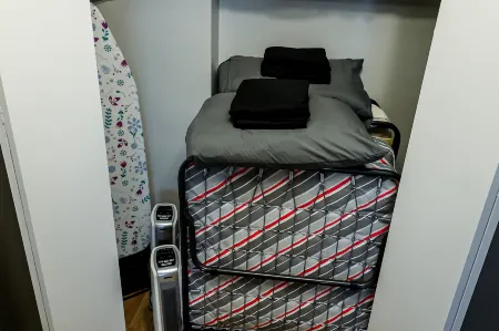 Perfect Dtwn 2 Bed Condo w Cali King Bed and Gym Отели рядом с достопримечательностью «Overtime Elite Arena (OTE)»