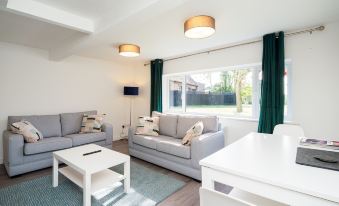 The WhiteCottage at Gildridge wd Hot Tub