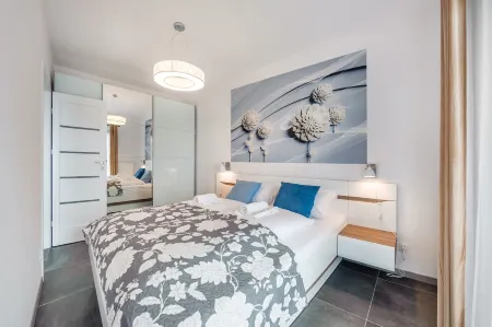 Gardenia, Sun & Snow