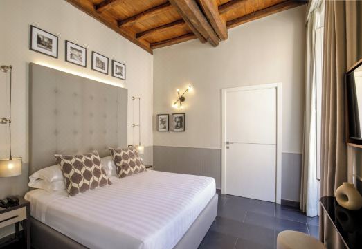 스테이 인 로마