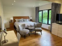 White Lodge B&B Hotels near Lime Tree House Residential Home