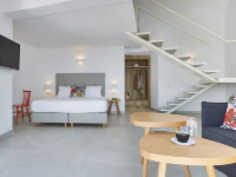 Aperanto Suites Hotels in Finikia