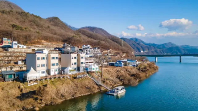 春川埃爾多拉多旅館 鄰近翡翠花園的酒店