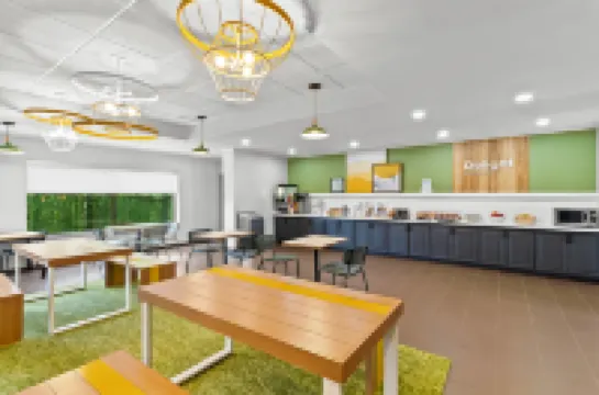 Spark by Hilton Houston Hobby Airport