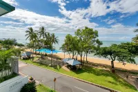 Beachfront Apartments on Trinity Beach - Ocean View