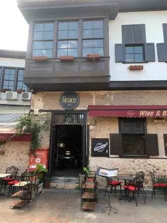 Grace Lounge Suite Отели рядом с достопримечательностью «Ворота Адриана»