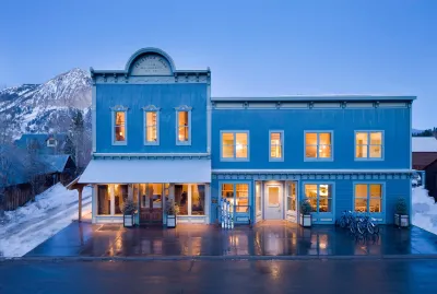 Eleven Scarp Ridge Lodge Hotels near Pooh's Corner