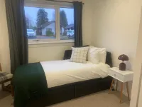 Sleeps7-Parking-Garden-Patio Hotels in Johnstone