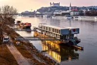 Sundeck Botel - Party Boat Hotels in Okres Bratislava V