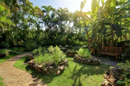 Makena Surf by Coldwell Banker Island Vacations Отели рядом с достопримечательностью «Онелоа Бич»