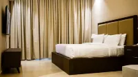SUMMIT HOTEL AND APARTMENTs, VGC