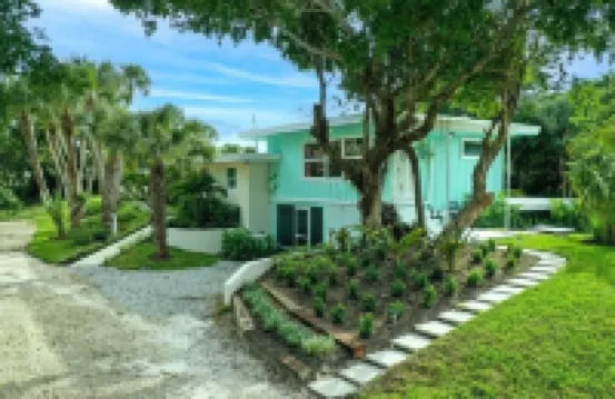 Beautifully Renovated 5 Bedroom Vero Beach 5 Home by RedAwning