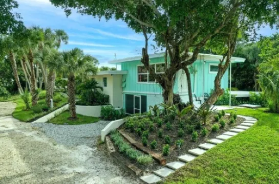 Beautifully Renovated 5 Bedroom Vero Beach 5 Home by RedAwning Hotels in South Beach