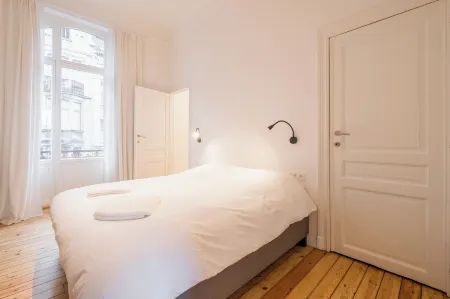 Self Check in  Brussels Apartment for 2 in Heart of  Trendy Saint-Gilles Отели рядом со станцией Брюссель-Южная железнодорожная станция