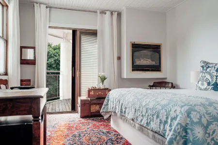 The Kent Motel Отели рядом с достопримечательностью «Сентенниал Лилак Гарден»