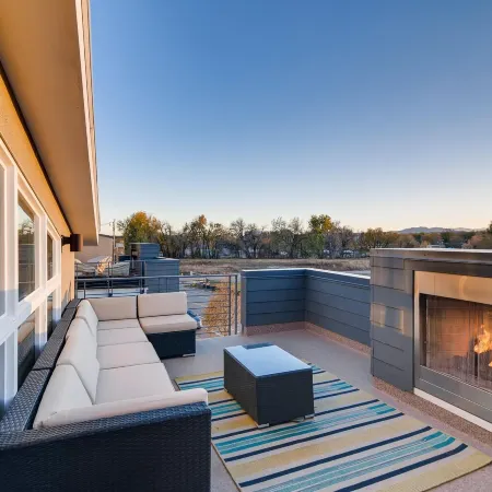 Fancy Townhome Near Old Town, Breweries and River!