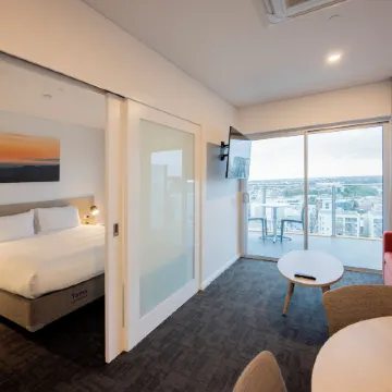 Toms Court Hotel Отели рядом с достопримечательностью «Площадь Виктория»