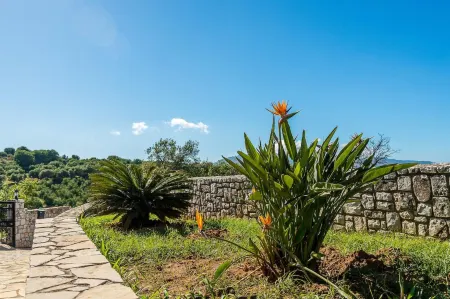Chania Poolside Resort - Panoramic Seaview Lodging Отели в г. Polemarchi