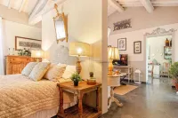 Cottage Nanni, Romantic and Luxury with Pool Hotels in Pescia