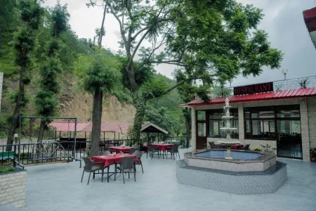 Hotel Falcon Crest Отели рядом с Аэропорт Шимла