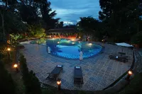 Green Tropical Village - Pools