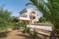Apartment Ljubica with Nice Garden 1