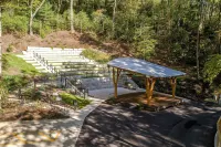 Pilot Cove Hotels in Transylvania County