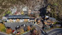 Leisure Inn Penny Royal Hotel & Apartments Hotels near Quercus Park