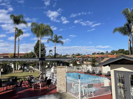 Fallbrook Country Inn