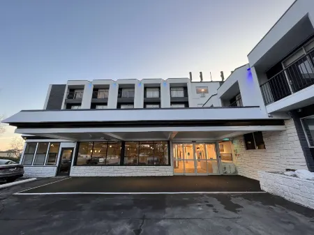 The Vic, Ascend Hotel Collection Отели рядом с достопримечательностью «Парк штата Голдстрим»